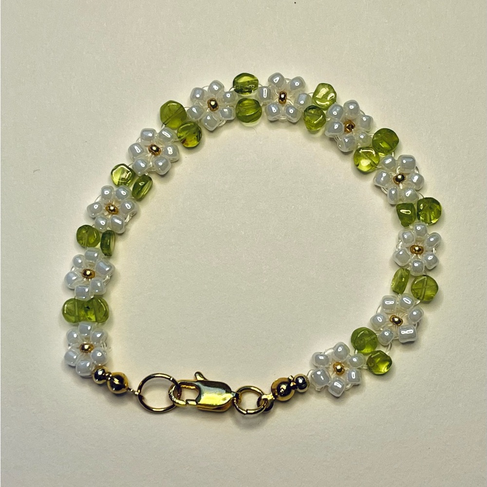 Daisy & Peridot Beaded Tennis Bracelet with Gold Accents